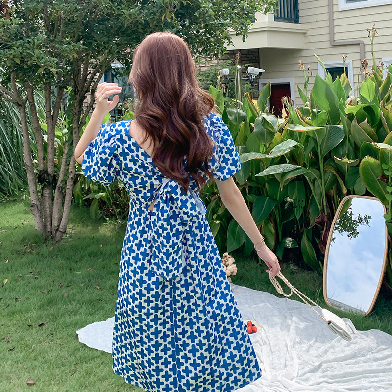 Vestido Midi Azul com Detalhe Floral nas Costas