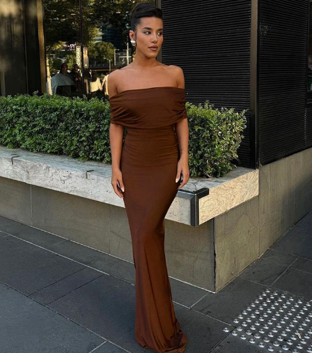 Vestido Longo Ombro a Ombro com Torção nas Costas