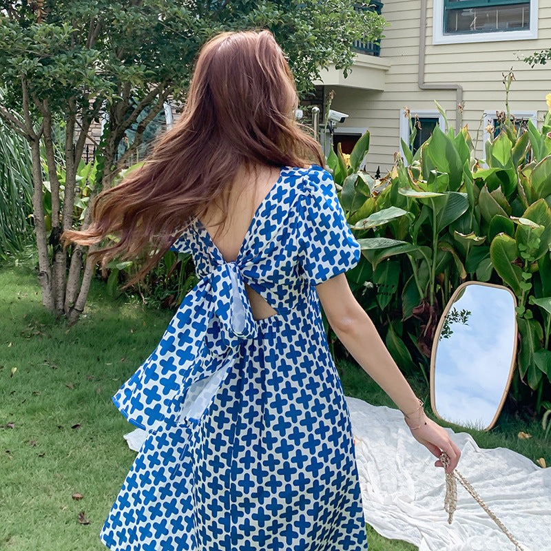 Vestido Midi Azul com Detalhe Floral nas Costas