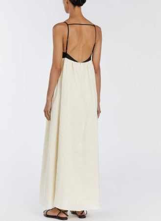 Vestido de Busto Ajustado e Saia Ampla
