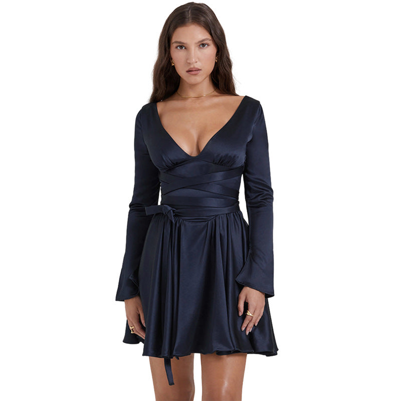 Vestido Justo com Decote em V e Costas Abertas