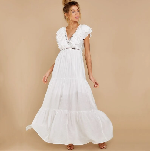 Vestido Longo de Renda Branca com Decote em V