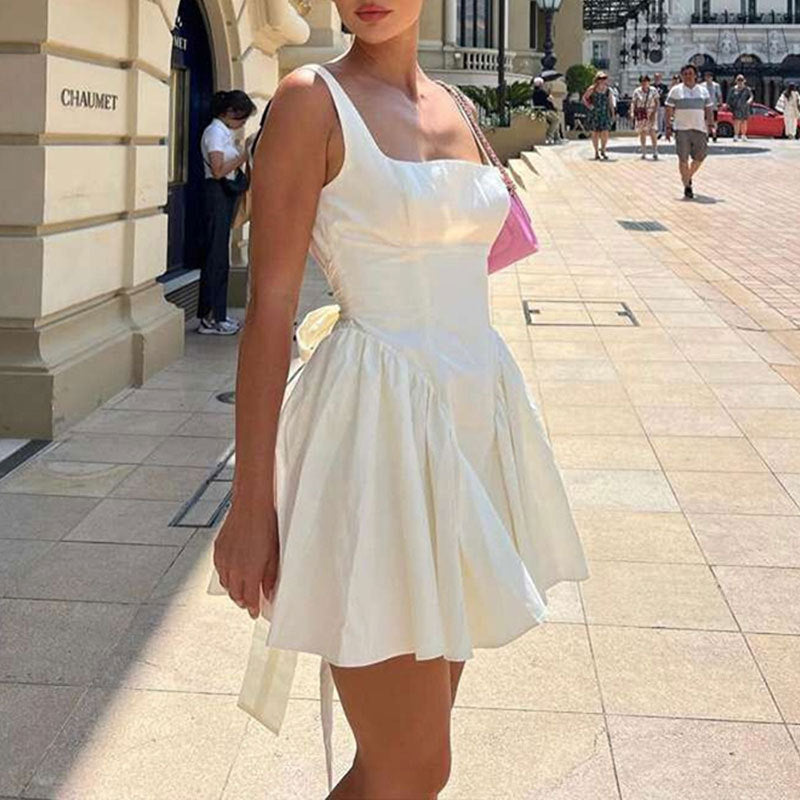 Mini Vestido Branco com Laço e Costas Abertas