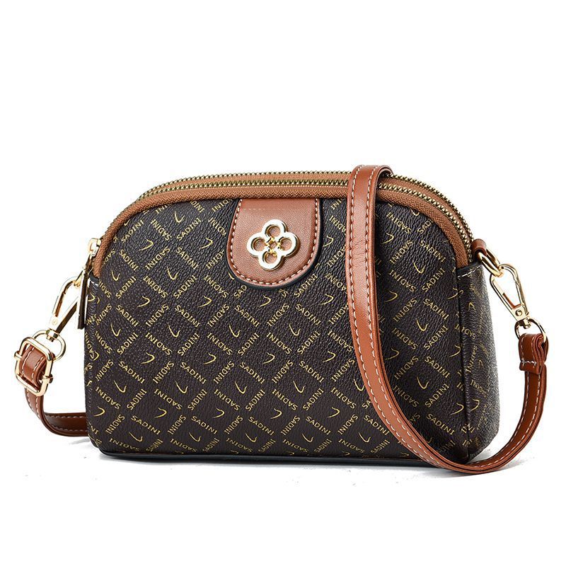 Bolsa Compacta com Monograma e Acabamento Clássico