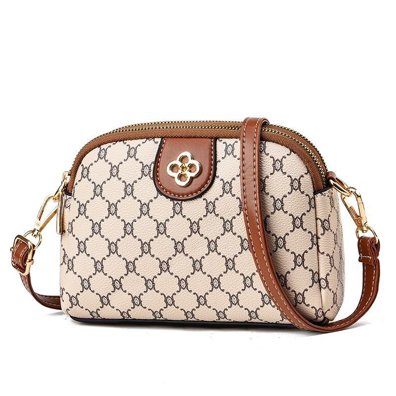 Bolsa Compacta com Monograma e Acabamento Clássico