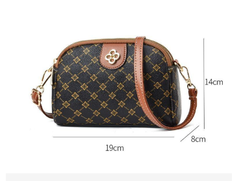 Bolsa Compacta com Monograma e Acabamento Clássico