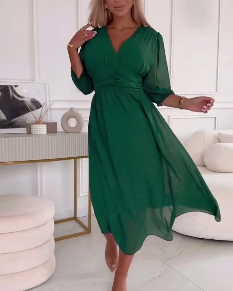 Vestido Midi Elegante com Decote Transpassado e Fluidez